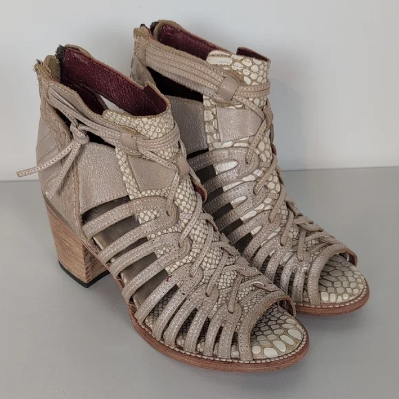 Freebird Wazee Heeled Sandals - Picture 1 of 11